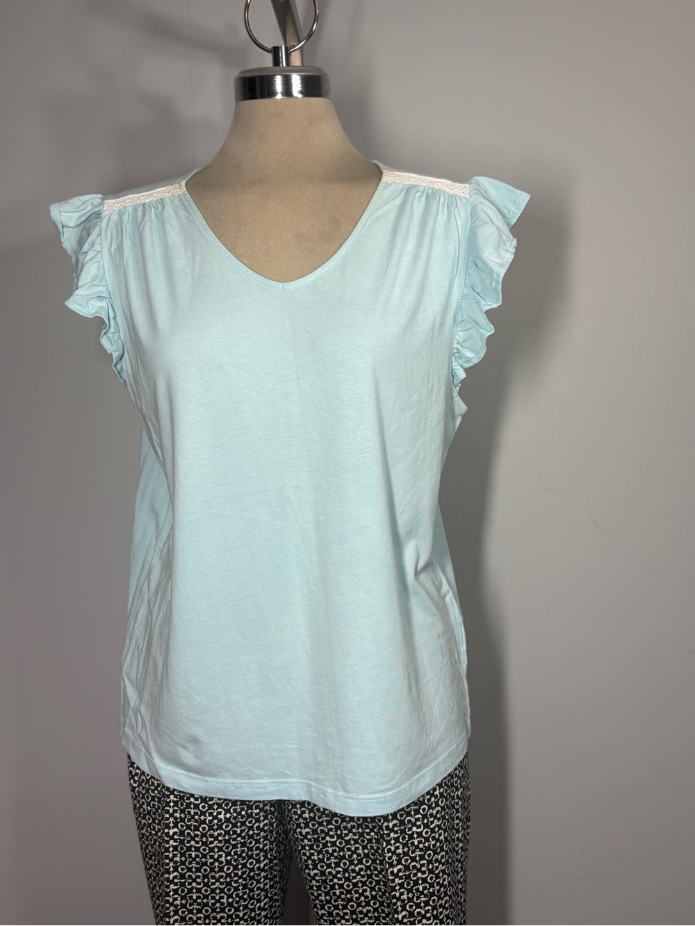 Sleeveless Ruffle Shoulder Tank Top in Light Aqua Size M